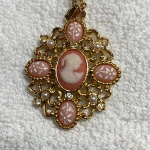 Avon Romantic Poet cameo necklace, vintage, good condition, 1.5 inches long